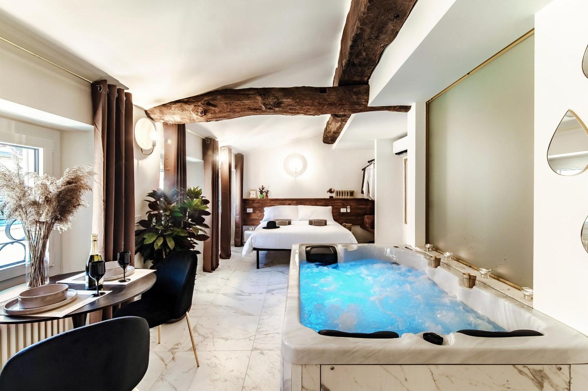 Sahara & Amazzonia Luxury Rooms- The House Of Travelers Côme Esterno foto