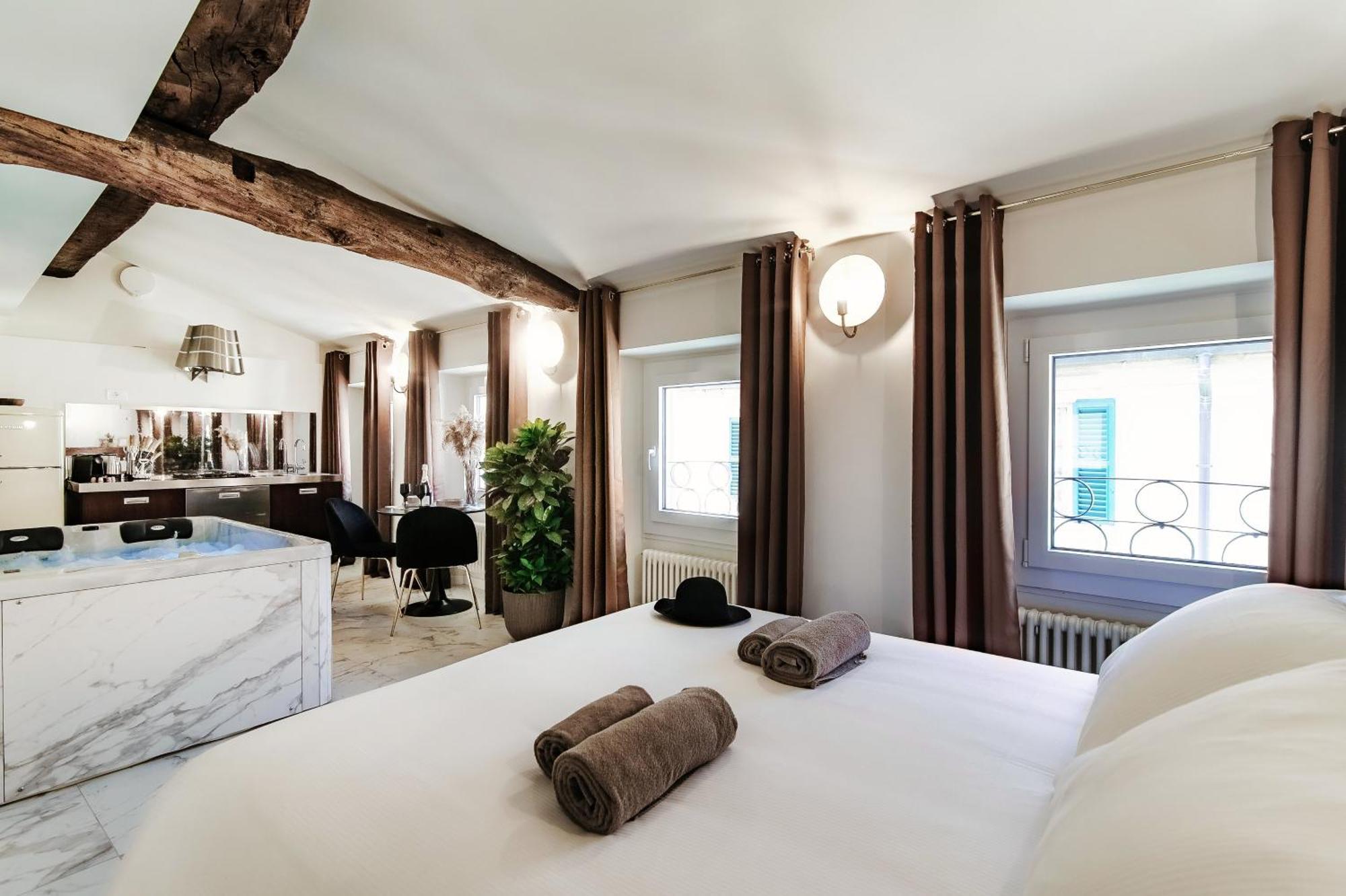 Sahara & Amazzonia Luxury Rooms- The House Of Travelers Côme Esterno foto