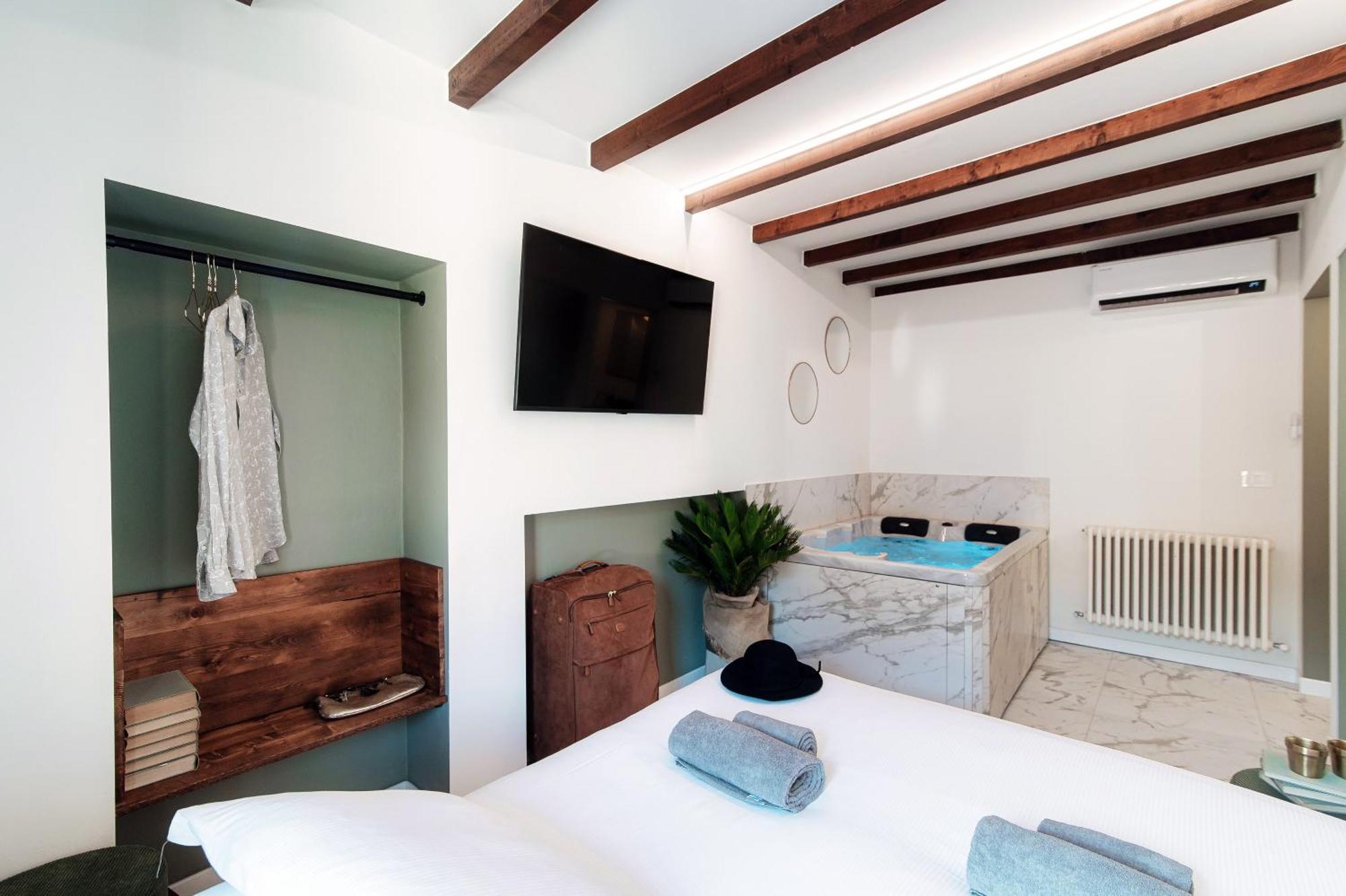 Sahara & Amazzonia Luxury Rooms- The House Of Travelers Côme Esterno foto