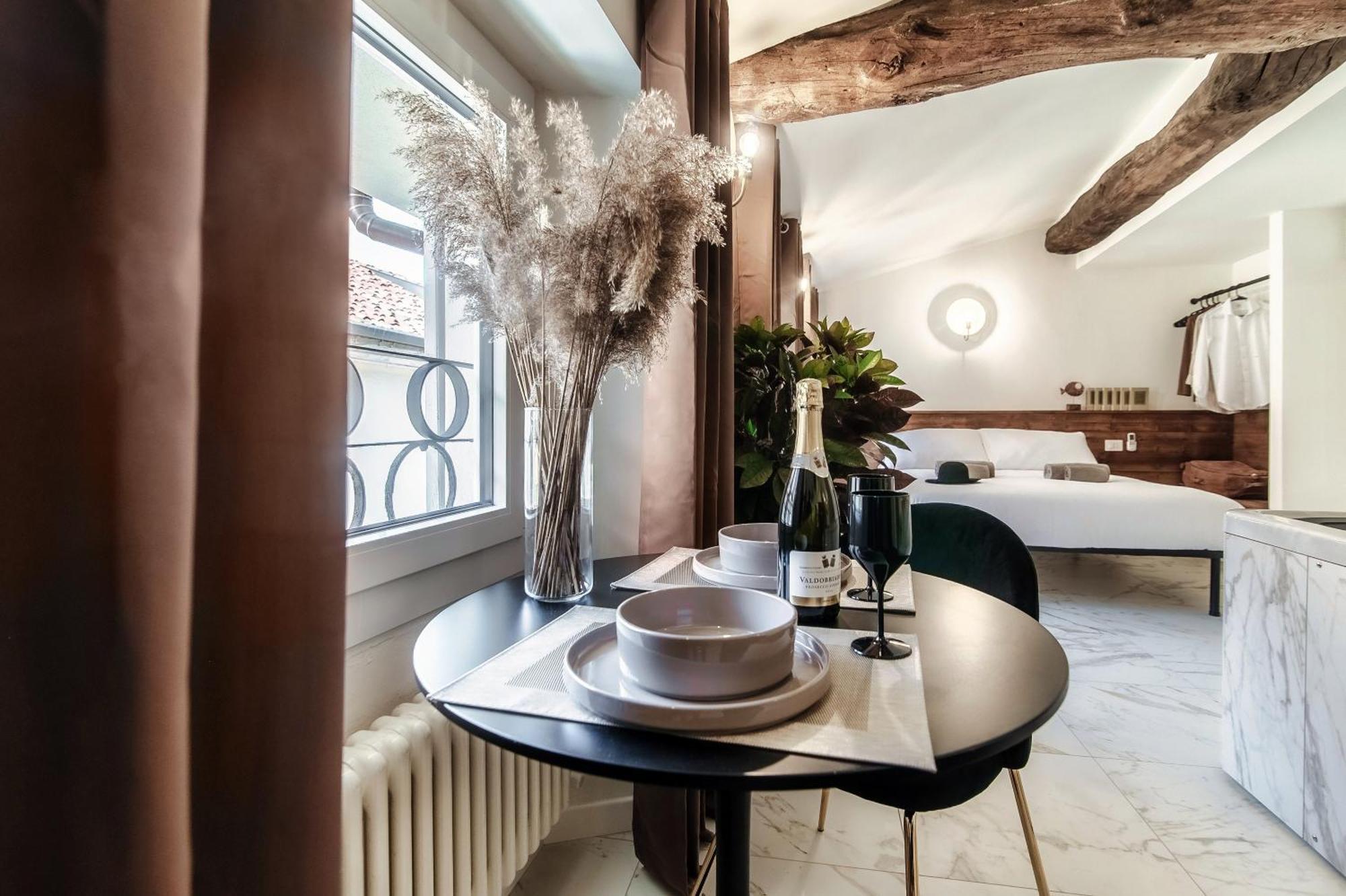 Sahara & Amazzonia Luxury Rooms- The House Of Travelers Côme Esterno foto