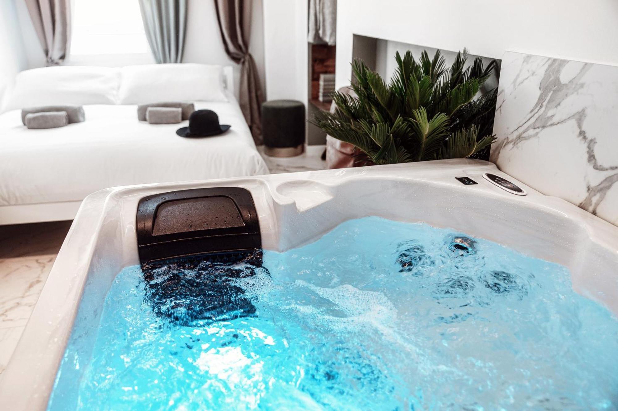 Sahara & Amazzonia Luxury Rooms- The House Of Travelers Côme Esterno foto