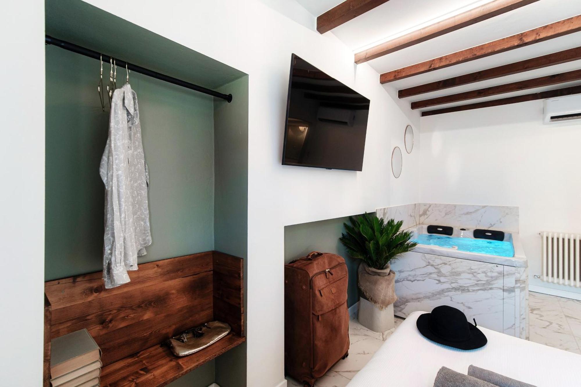 Sahara & Amazzonia Luxury Rooms- The House Of Travelers Côme Esterno foto