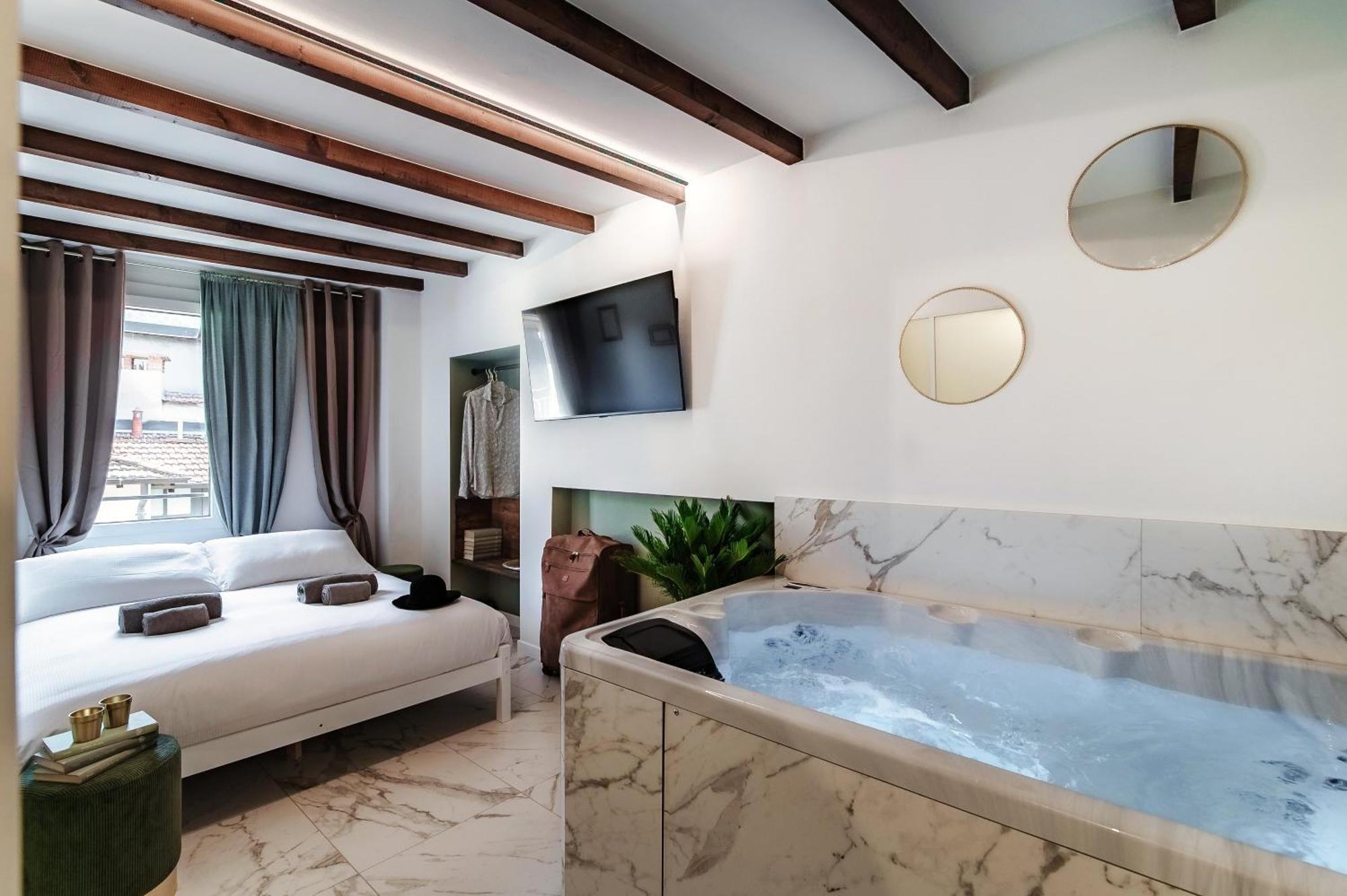 Sahara & Amazzonia Luxury Rooms- The House Of Travelers Côme Esterno foto
