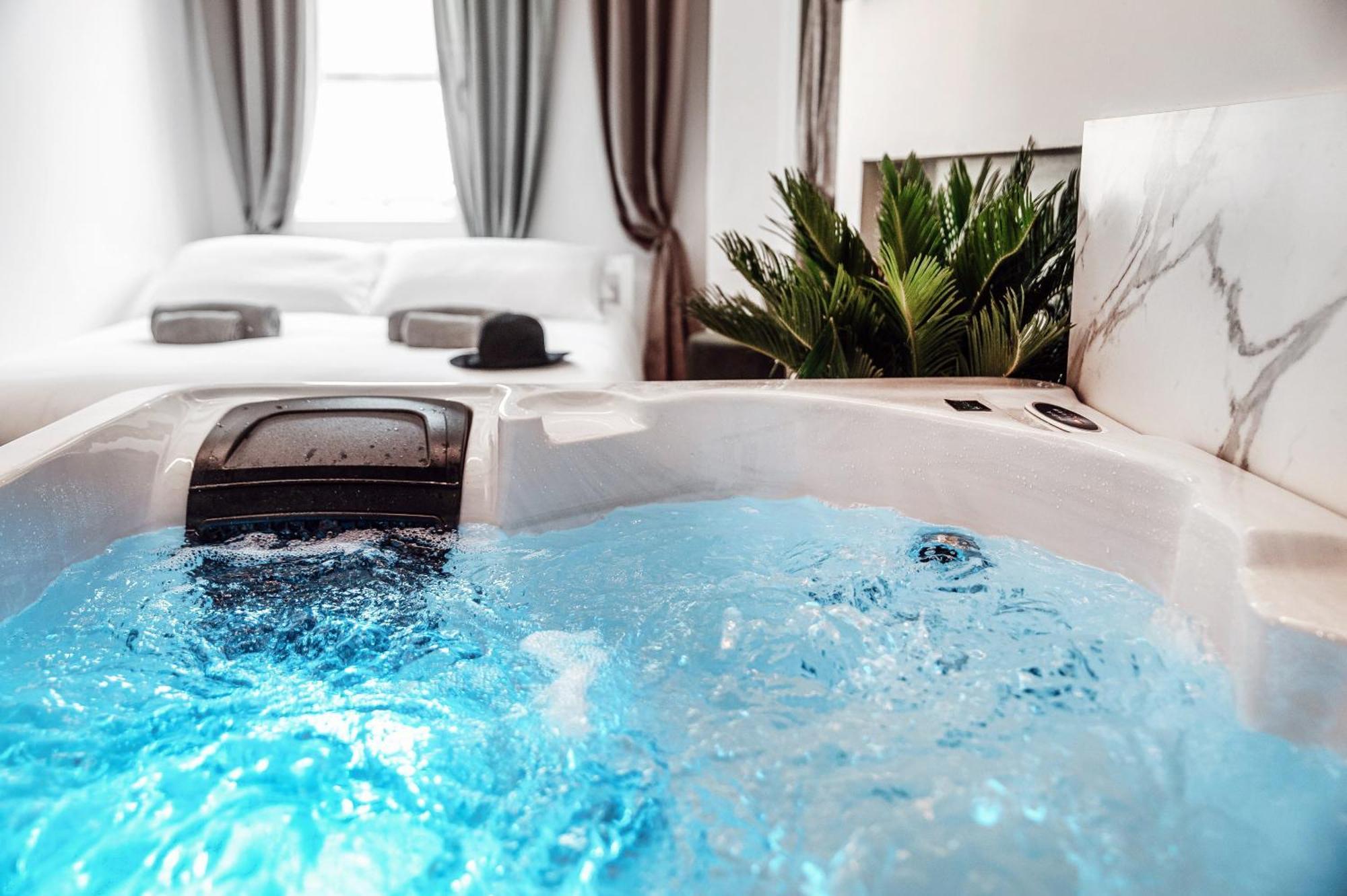 Sahara & Amazzonia Luxury Rooms- The House Of Travelers Côme Esterno foto