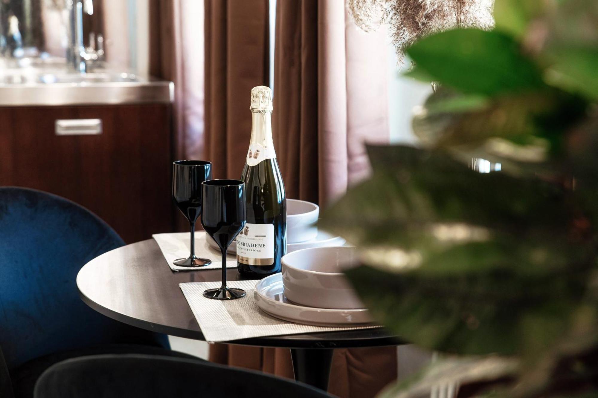 Sahara & Amazzonia Luxury Rooms- The House Of Travelers Côme Esterno foto