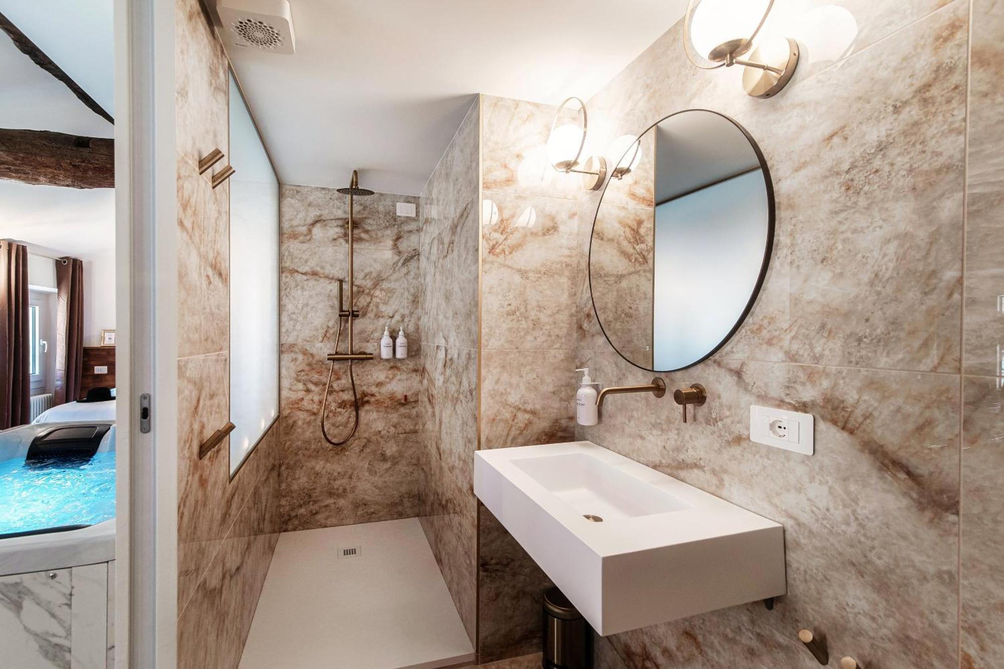 Sahara & Amazzonia Luxury Rooms- The House Of Travelers Côme Esterno foto